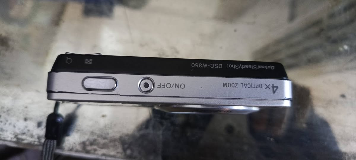 سلام عليكم كامره سوني للبيع شغاله فول نضافه موضح بل صور ياه بطاريه رام فقط سعر 66ويه التوصيل مكاني بغداد مدينه توصيل عندي


**إذا كنت صاحب هذا الإعلان وتريد حذفه لأي سبب، رجاءا أرسل رسالة إلى الدعم الفني**