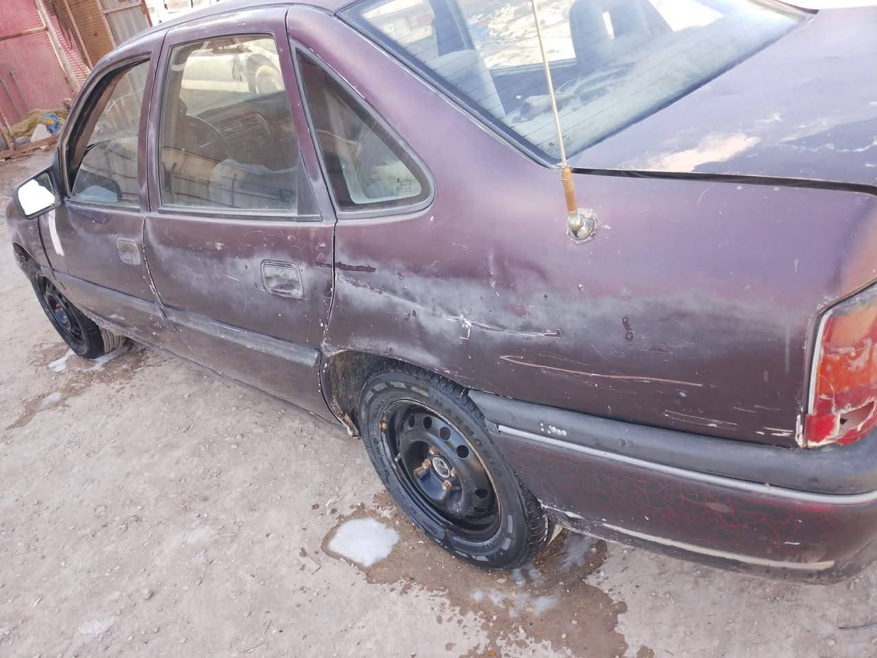 السلام عليكم سياره اوبل فكترا للبيع مديل 1995 مكينه وكير وحداديه جدد.  مكينه 2000 السياره حلوه بس عوزهه ترتيبات المكان الحله بابل سعرهه 27 وبيهه مجال الرقم ***********
