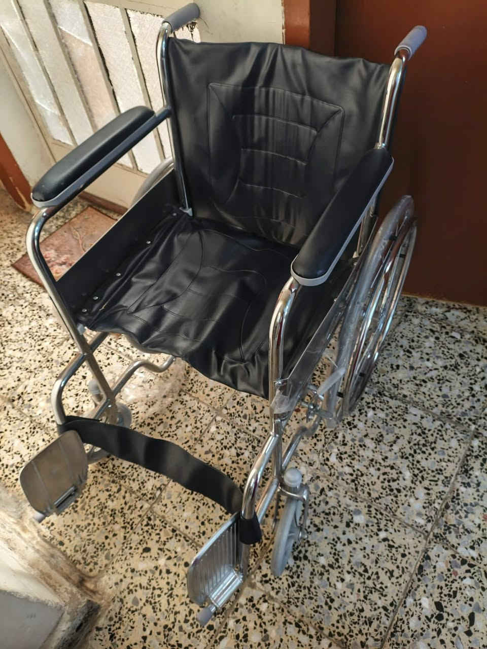 عربانه كلش جديده مستخدمه شي قليل
السعر 100 بيها مجال بسيط 
***********
