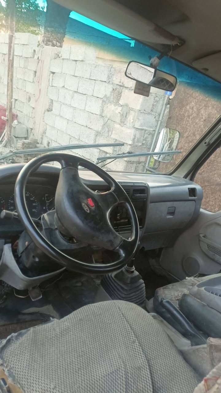 فنتيره بيع سريع اريدها 43 موديل 1999 شاصي محرك كير اكسل مكفول تخم تاير جديد سياره جاهزة  تحويل مباشر بسمي هزه سنويه لوحات جديد 
مكاني بغداد الراشديه ***********
