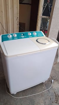 غسالة • شغالة • نظيفة