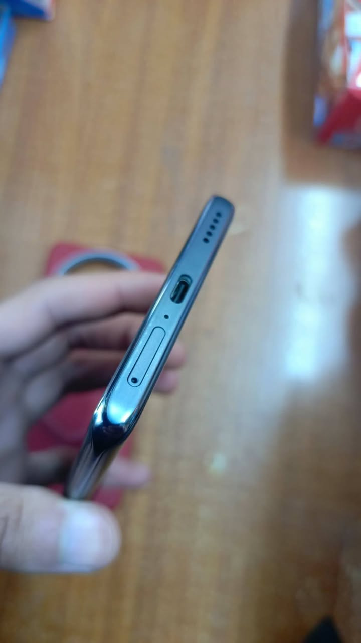 هونر اكس 9c
رام 12 

نضافه 95

ويا كارتونه فقط وكفر ولزكه 

مكاني مدينة الصدر 

***********

السعر 285
