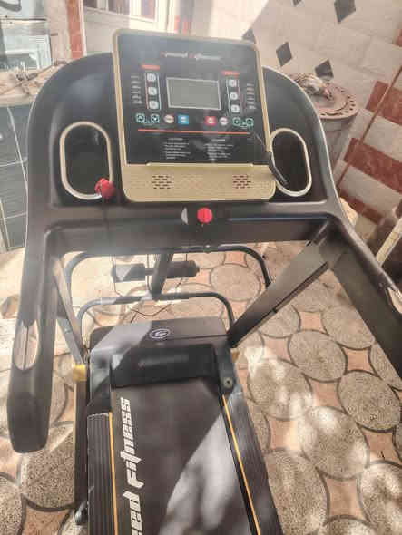 جهاز جري مستعمل قليل بحاله جيده فقط يطلع بيه كود ماعرفه ويتوقف السعر 100 الف وبيه مجال *********** العنوان ميسان حي الخضراء
