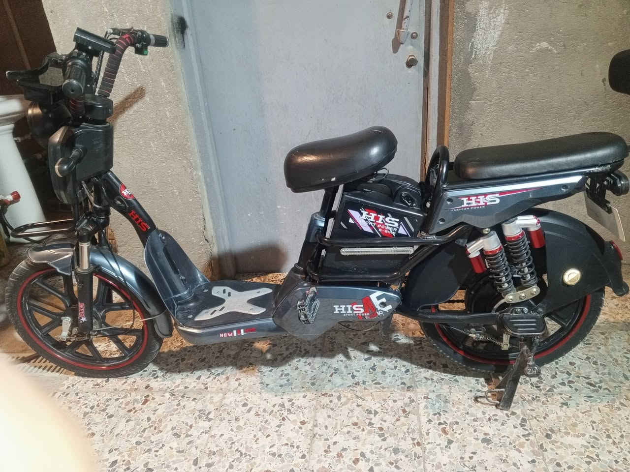 دراجه شحن حجم 20 نظيفه بطاريات جدد العنوان البصره السراجي التواصل واتساب شريحه ***********
