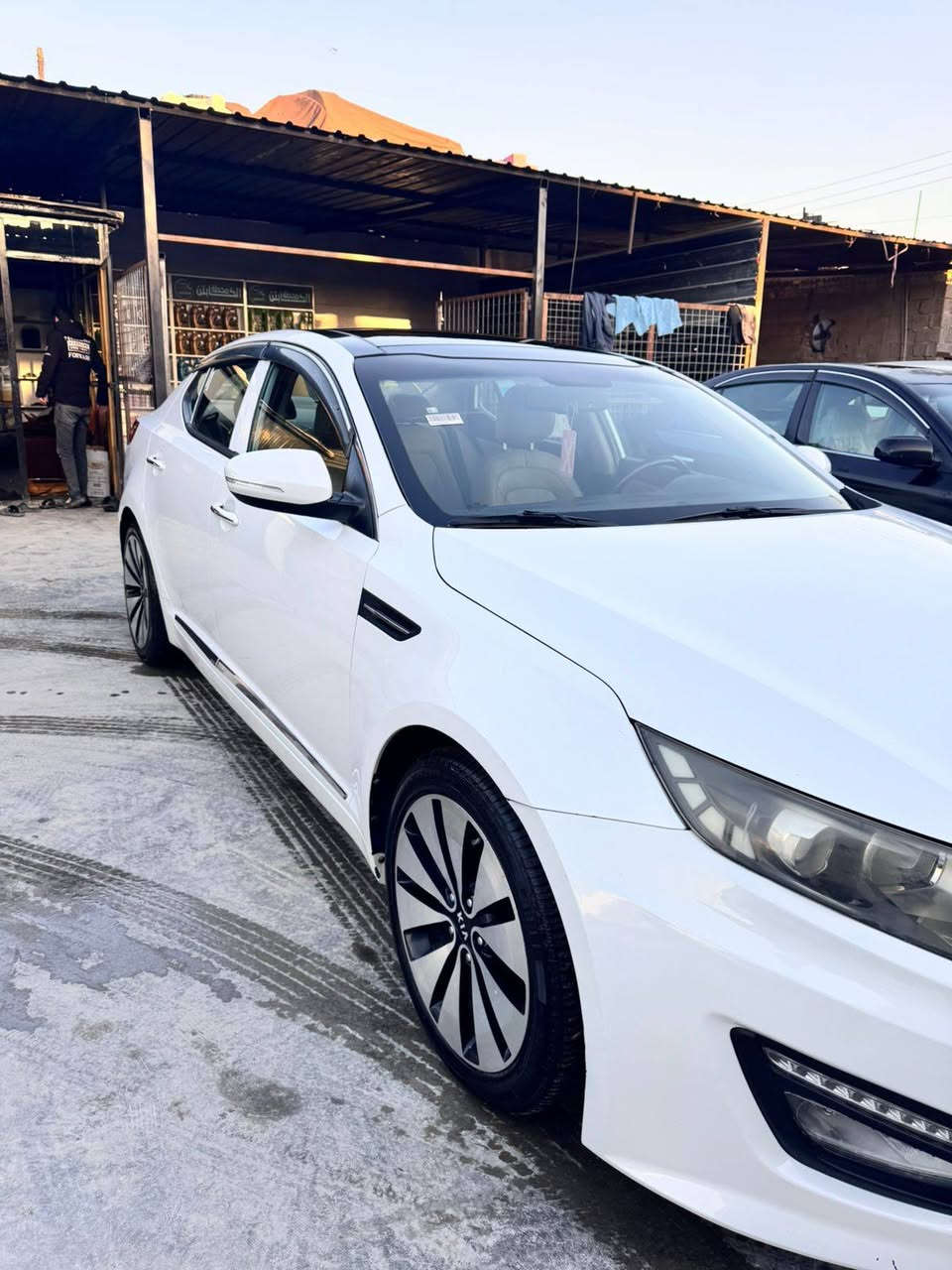 سياره كيا اوبتيما موديل 2013 خليجي محرك 2000 سياره مكفوله ماعدا بارد قليل بالهلال الجملج الوره مامبين وشخطه صغيره باب السايق الباقي كله مكفول تخم تايرات جديد باتري جديد سنويه 2027 مكان الديوانيه السعر ١٤٢ وبيهه مجال للاستفسار الرقم ***********
