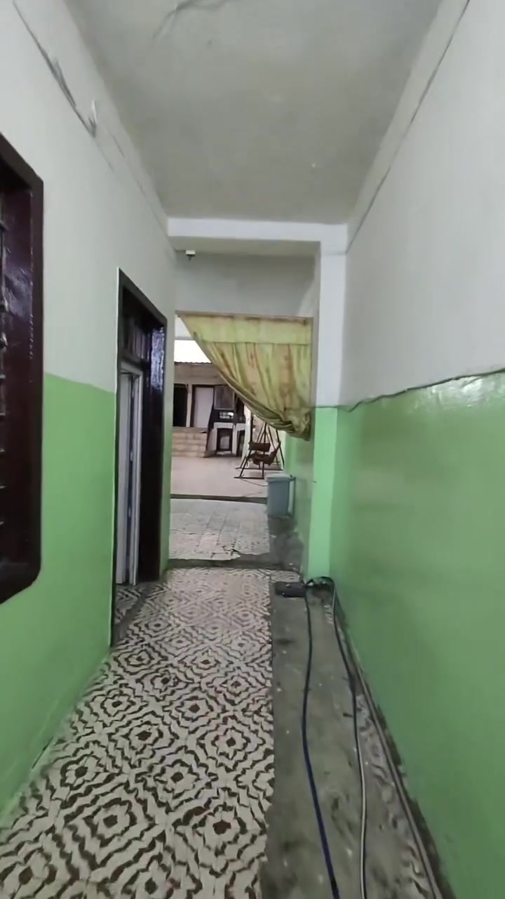 دار سكني للبيع...

المساحة : 188 متر .

الدار يتكون من :

غرف نوم  عدد 6 + مطبخ + رهرتين  + مشتملات .

السند طابو ملك صرف باسم شخص واحد شرط التحويل.

موقع الدار : موصل - منطقة الزنجيلي خلف سوق البورصة .

                لمزيد من المعلومات والاستفسار
                      مكتب نبع الحياة للعقار
          موصل شارع خزرج قرب قاعة الملا خضير
                          ***********
                          ***********
                          ***********
                          ***********
                علق بكلمة تم ليصلك كل جديد

