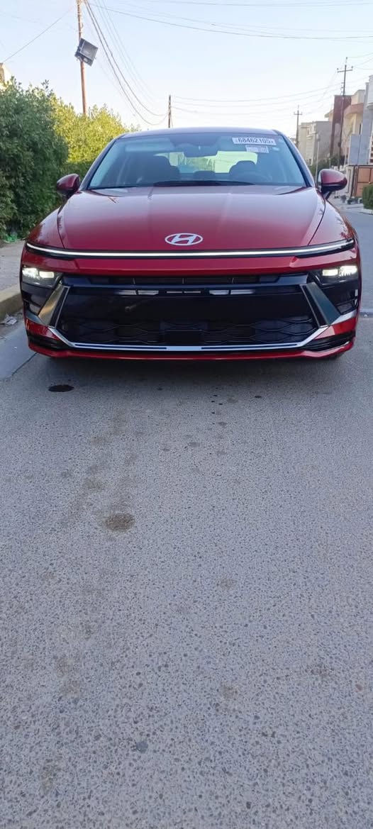 السلام عليكم 
من رخصة الادمن
سوناتا 2025 نص فول 
لون دم الغزال 
زيرو ماشية 4 الف يعني زيرو 
ملاحظه السيارة كلين بدون صبغ بدون تبديل بدون ايرباك
فقط بارد الجاملغ الأيمن بسيط
مواصفات  sel 
شاشه متصله 
كامره دواره
تبريد لمس 
اوتو هولد  هندبريك بصمه 
ثلاثه انظمه قياده 
كشن كهرباء 
لد امامي وخلفي 
كشن تدفئه
بصمه ابواب وبصمه تشغيل 
تشغيل عن بعد 
مكينه 2500بانزين
كير تعليك 8نمر
ويل 17
تحديد مسار 
رادارات امامي وجانبي
بعد بيها مواصفات
ولسياره جديده بمعنى الكلمه مال جني
السياره دخول جديد
مكان السياره بغداد الغزاليه
السعر 199 ورقة وبيها مجال 
منفيست باسمي
 للاستفسار ***********
