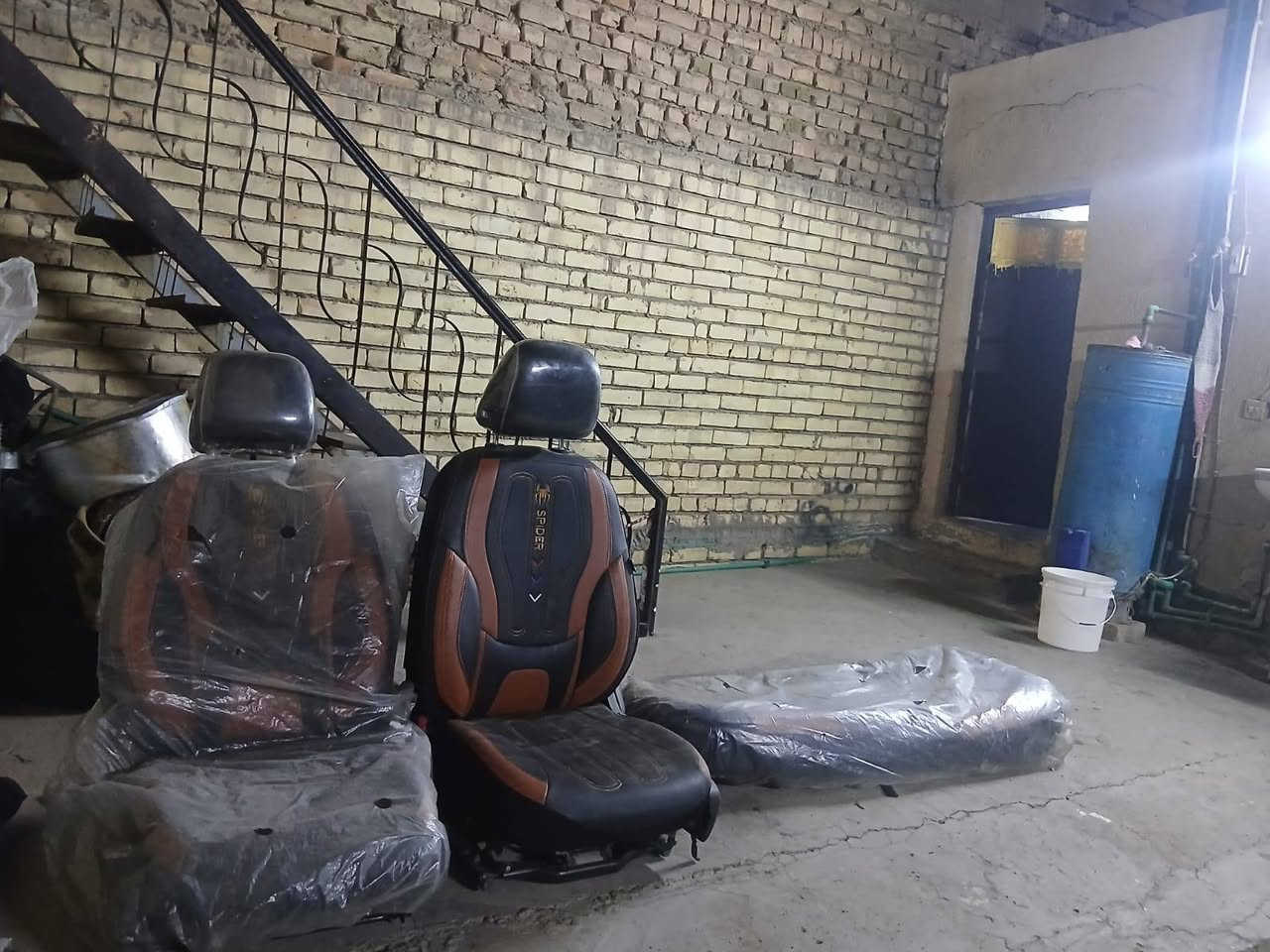 ***********
