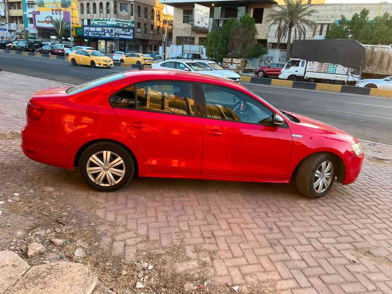 السلام عليكم للبيع جيتا موديل 2016 خليجي محرك 2000 بدون تيوبو السيارة مكفولة كفالة عامة من الضربة والصبغ تحويل مباشر ماشية 130 كير محرك صدر كلة شرط الفحص مكانها بغداد الوزيرية السعر 118 للاستفسار ***********

