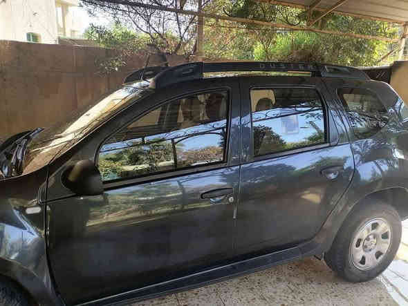 السلام عليكم رينو داستر 2017
ماشية ١٦٠ 
ألون فيلي 
تخم تاير جديد صدر محرك مابي اي شي 
الضرر ،،،،
برأس الجامرلغ الأمامية طخة خفيف وبية رصعه بالجامرلغ الخلفي بدون صبغ وتحولبت خفيف جدا 

السعر ٨٠ وبي مجال
***********
