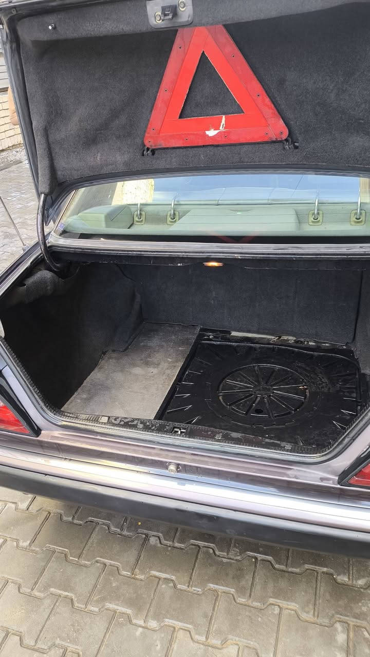 الـسلام عليكم
سياره مارسيدس دبُ 

موديل92

السنويه اسود غير محدد

گير ومحرك مكفولات 

تبريد شغال 

4 جامات كهربائي 

فتحه سقفيه

غرفه جلد جديد

كراسي كهربائي

مكينه 300 قبق  اسود

قواعد سليمه من الخياس

الرقم بغداد

للاستفسار على الارقام

***********

***********
