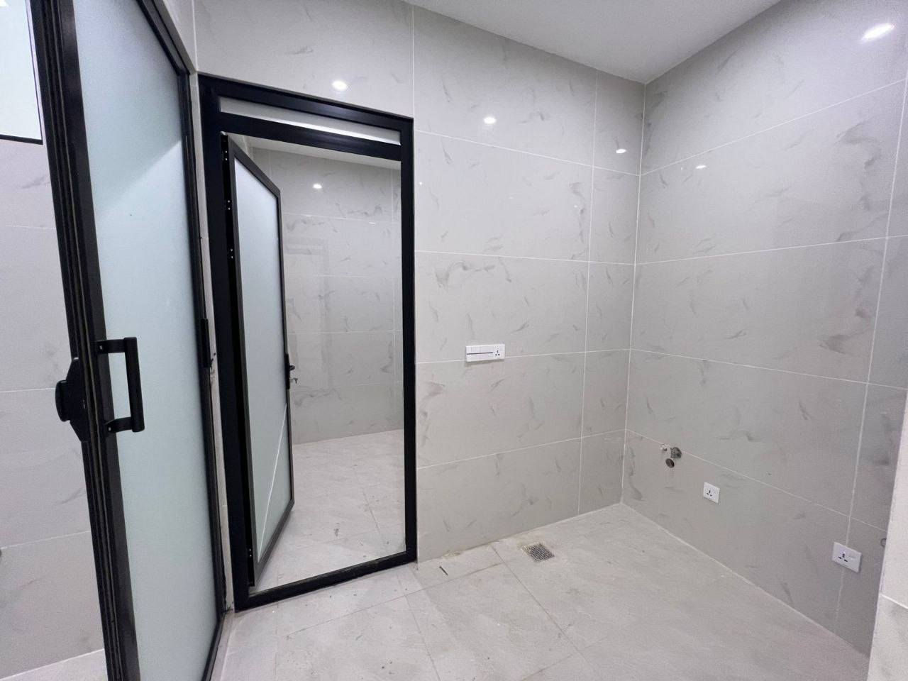 #عقارات_ابو_وسام
🔸سند طابو يتسجل بإسم اي عراقي
📍أربيل-بيت للبيع حي مفتى قرب شارع 60M
 
➖مساحة 300M طابقين 
يتكون⤵️
➖5غرف نوم 
➖استقبال-صاله-مطبخ-مجموعه صحيات-كراج- حديقه داخليه

📸 السعر والصورة متوفرة على قناتنا الرسمية في التليكرام 👇
🔗 https://t.me/Hassanabowissam
تابعنا الان وشوف احدث العقارات يوميا ع الصفحه الرسميه في فيسبوك
🔗https://www.facebook.com/share/1FHZ1d86H9/

📞 تواصل مباشر واتساب أو اتصال:
📱 ***********
📱 ***********

#عقارات_اربيل #شقق_للبيع_اربيل #بيو_لبيع_اربيل  #فلل_للبيع_اربيل #مجمعات_سكنية_اربيل
 #عقارات_كردستان  
#استثمار_عقاري_اربيل #عقارات_بغداد_سليمانية_اربيل  #عقارات_شمال_العراق  

⬅️ الأسعار والصور داخل القناة… لا تفوّت الفرصة

تابعنا الان وشوف احدث العقارات يوميا 🏘️
🔗https://t.me/Hassanabowissam

31 دفتر
