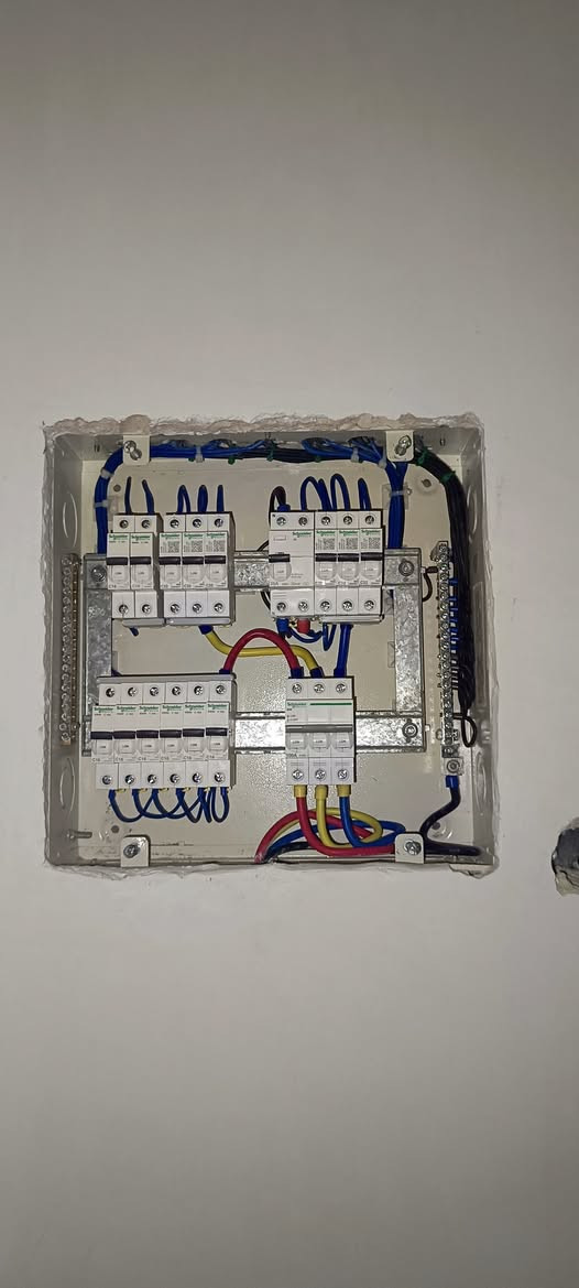 تأسيسات كهربائية عامة للمنازل والبنايات بوري +سيمنز عمل بوردات السيطرة الكهربائية ATS عمل منضومات الطاقة الشمسيه عمل منضومات كاميرات المراقبة عمل انارة البروفايل للديكورات بكادر مختص ومتميز بمجال الكهرباء 
وضمان العمل للاستفسار الاتصال بالرقم ***********
