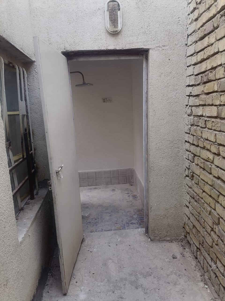 للبيع
بيت ١٣٠م خلفي

طابق واحد بناء نظيف عكاده

سعر ٧٣ بيه مجال قليل

يقع في حي الشهداء جامع السيد رقيه

تحتوي على غرفتين وصاله ومطبخ وصحيات داخليه وخارجيه واستقبال

موبايل للاستفسار ***********
