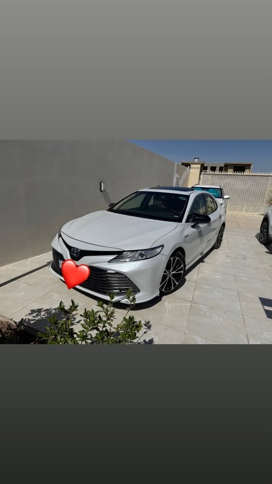 للبيع 
كامري 2019 هايبرد SAS 

بغداد باسمي 
فووووول 1/1 لمتد مو gle 
كشنات جلد + كهرباء الاماميات 
فتحه 
شاشه 
كامره دواره 
حساس امامي خلفي دفن مو عمل دبي 
لايت + بك لايت فووول led 
برده خلفيه كهرباء 
سايد بريك كهرباء 
ماشيه 117 الف كيلو 
سياره كلللللش نظيفه بدون نواقص للاخير 
كل صيانه مالته بالشركه وموجود دفتر الصيانه بالشركه 
مكفوله كفاااله عاااامه من الصبغ والضربه والتبديل والبارد 
بيه فقط رصعه باب السايق + جاملغ امامي سايق + جاملغ خلف سايق مواكع صبغ ابد يعني ترجع بارد او PDR اني عايفه مامصلحه سياره كله بلاديه كلشي مامبدل بيه ابدددد 
كير محرك صدر تبريد كله كفاله سياره خير من الله كلش كاعده نصبته تخبل 
السعر 206 وبيه مجال بسييييط 
مكاني بغداد حي الجهاد
***********

ملاحظة السياره SAS ومواصفات لمتد مو GLE يعني نادره كللللش هاي السياره وهي كم قطعه موجوده
