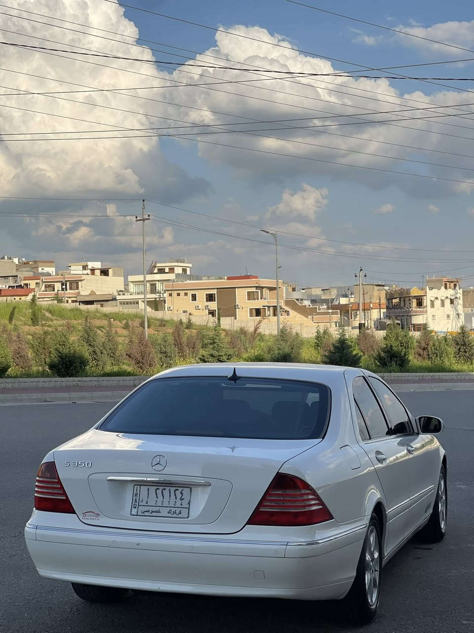 👑 بۆ فرۆشتن: مێرسیدس S350 (W220) مۆدێل 2004و ئۆتۆمبێلی توند.
تایبەتمەندی و مواسەفات:
 مەکینە: S350 (شەش پستۆن V6) زۆر بەهێز، بێ کێشە و بێدەنگ.
 دبڵەکان (Airmatic): دبڵی هەوایی بیلاد، بەشەرت، بە تەواوی ساغە، بەرز و نزم دەکات و بە ڕێکی کار دەکات.
 سوکان هیتەر (Steering Heater): سوکانی گەرمکەرەوە (مواسەفاتێکی دەگمەن و تایبەت).
 کوشنەکان: جلد، کارەبایی، لەگەڵ سیستەمی گەرمکەرەوە (هیتەر).
 جامەکان: دبل جام (Double Glass) بۆ باشترین عەزل و بێدەنگی ناو ژوورەوە.
 حاسە: حاسەی پێش و دوا بیلاد.
 تایە و ویل: چوار تایەی نوێ و ویلی زۆر جوانی لەسەرە.
حاڵەتی ئۆتۆمبێلەکە:
 مەکینە, گێڕ، تەبرید و کارەباییات بەشەرت و بێ ئەرز و دەرزی خەتا.
 ژێر و سەدری زۆر توندە، هیچ تەقە و ڕەقە و دەنگێکی تێدا نییە.
 ناوەوەی زۆر پاک ماوەتەوە و هەموو دوگمەکانی بە ڕێکی کار دەکەن.
 هەموو سێرڤسێکی بە ڕێکی بۆ کراوە و ئامادەی بەکارهێنانە (بێ مەسرەف).
⚠️ تێبینی یاسایی (ڕەقەم و سەنەوی):
سەیارەکە بڕیا  ٤٨ تەنها وەکالەتی بۆ دەکرێت و تەحویل ناکرێت.
📍 ناونیشان: سلێمانی
📞 بۆ زانیاری زیاتر و نرخ پەیوەندی بکە بە:/ ***********

