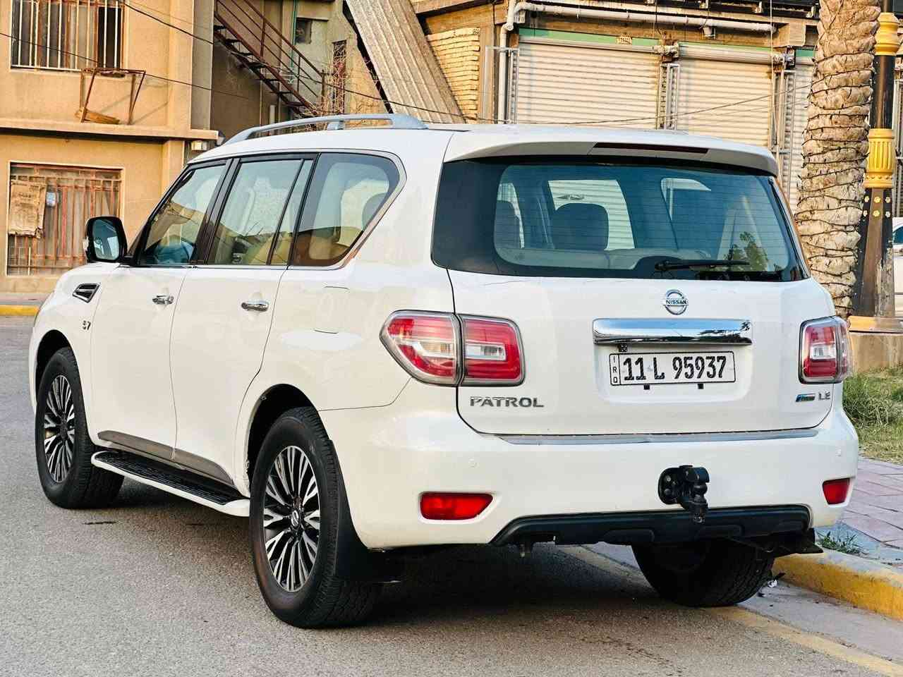 سلام عليكم نيسان بترول للبيع موديل 2010 سيف العرب فول موصفات السعر 165 وبي مجال بسيط قطعتين صبغ رقم دولي بسمي سنويه لـ30 للستفسار ***********
