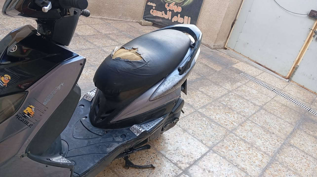 السلام عليكم دراجه سكنس فحل كابريتر للبيع شوفت عينك نضيف خير من الله شلعه ومعدل السعر 550العنوان الشعب حي الجزائر الارقم ***********
