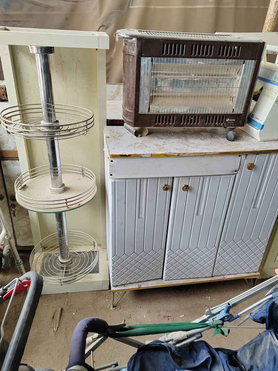 كاونترات صيدليه كامله و مواد مختلفه السماوه سوق سفان على طريق الخشابه ت ***********
