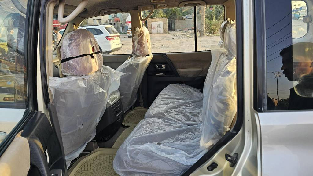 السلام عليكم باجيرو موديل 2003 رقم بغداد نكليزي تحويل ثاني يوم سنويه لغايه 2030 هزه جديده اخوان راح اطيكم تفاصيل السياره كامله مكينه كير حداديه تخم تاير كهربائيات تبرد مكفولات السياره بيها منضومه مال غاز تشتغل غاز وبانزين السياره مكفوله من ضربه وصبغ وتبديل السياره كل نقص مابيها جاهزه برغي ماعايزه  السعر 87 بيها مجال شي بسيط رقم الهاتف *********** اخوان مكاني كربله السياره سبعه راكب
