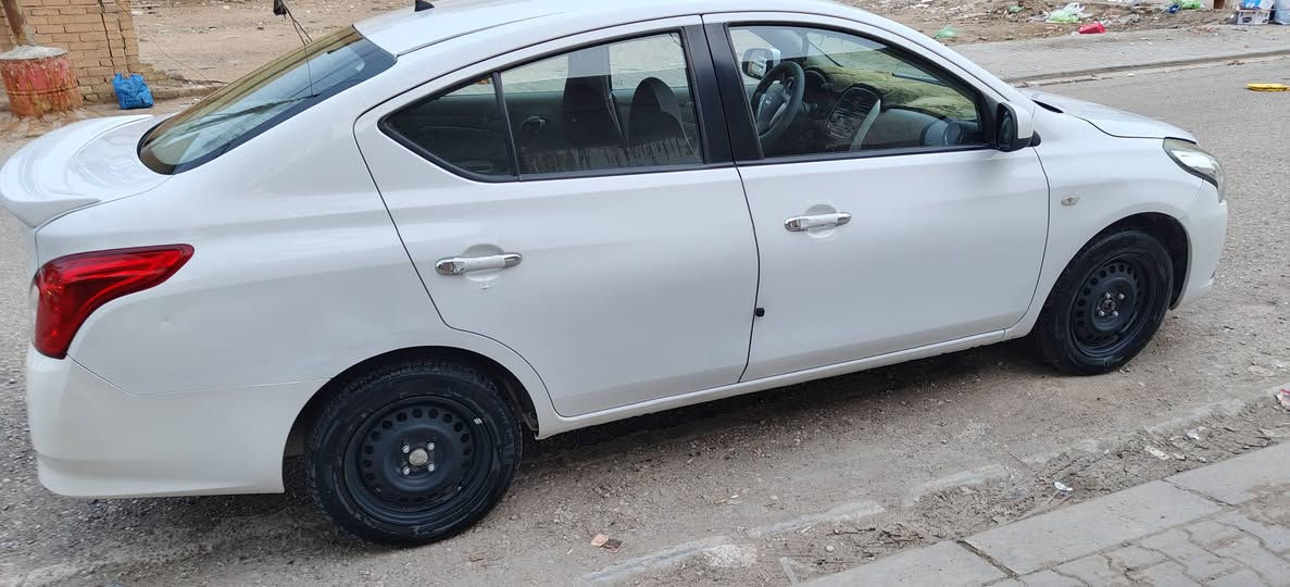 سلام عليكم
صني هندي موديل 2022 
بأسم شركه وكاله تحويل ماكو مشكله
 ماشيه 71 الف 
كير حداديه مكينه  100% شرط الفحص 
كفاله عامه من الضربه والصبغ 
مكان نجف
***********
