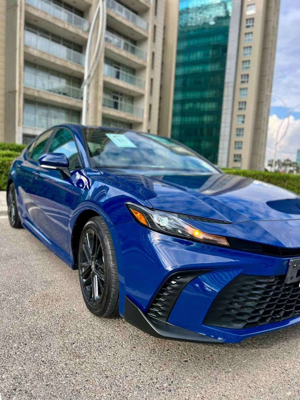 Toyota Camry Hybrid  XSE  2025
تويوتا كامري بانزين وهايبرد 2025
اللون :- حبري 💙
الموديل 2025
المحرك 2500cc
المسافة المقطوعه 1 الف فقط ( زيرو ) 
السعر 214 ورقه 
حادث / جملغ امامي صبغ + ربع جملغ خلفي 🔻
ايرباكات سليمه شركة 100/100 

 المواصفات XSE
• بصمة تشغيل
• بصمة أبواب
• دخول ذكي
• شاحن ويرلس
• شاشة كبيرة
• كاميرا خلفية
• حساسات خلفية
• رادار امامي
• مانع تصادم
• تصحيح مسار
• مثبت سرعه
• مانع انزلاق
• استيرن متحرك
• بريك بصمة
• نقطة عمياء
• كشنات كهربائي
• كشنات جلد 
• اضوية اماميه زنون LED
• اضوية خلفية LED
• ليد زنون نهاري
• ويل قياس 18
• نظام ECO + TRIP
• نظام GPS + خرائط
• 3 أنظمة قياده ECO / Normal / Sport 
• اوامر صوتيه
• بلوتوث
• مدخل USB + AUX

العنوان / اربيل شارع 100 ( معرض اربيل كارس )
للاتصال / واتساب ***********☎️***********
