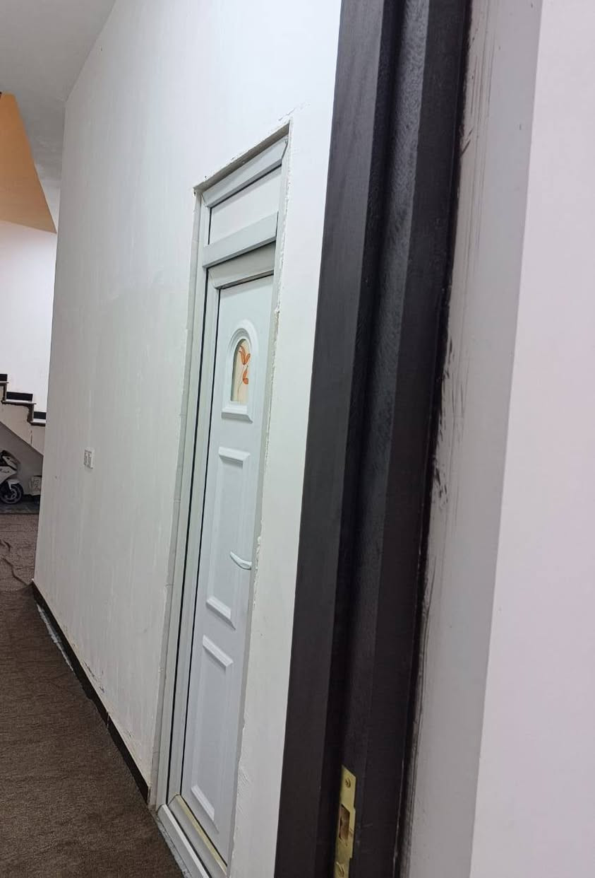 سلام عليكم الدار للبيع البهادريه شارع سيد غريب شارع مبلط ماء كهرباء مساحة ١٠٠م طابو زراعي عراقي سند 23المالك عراقي موجود بالمنطقة السعر100 مليون  قابل للتفاوض رقم الهاتف ***********
