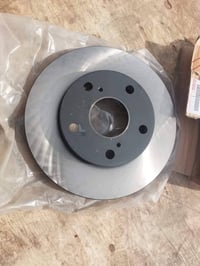 متوفر  فلنجة دسك بريك ويل امامي تويوتا كامري اصلي وكالة موديل ١٩٩٢ الى...