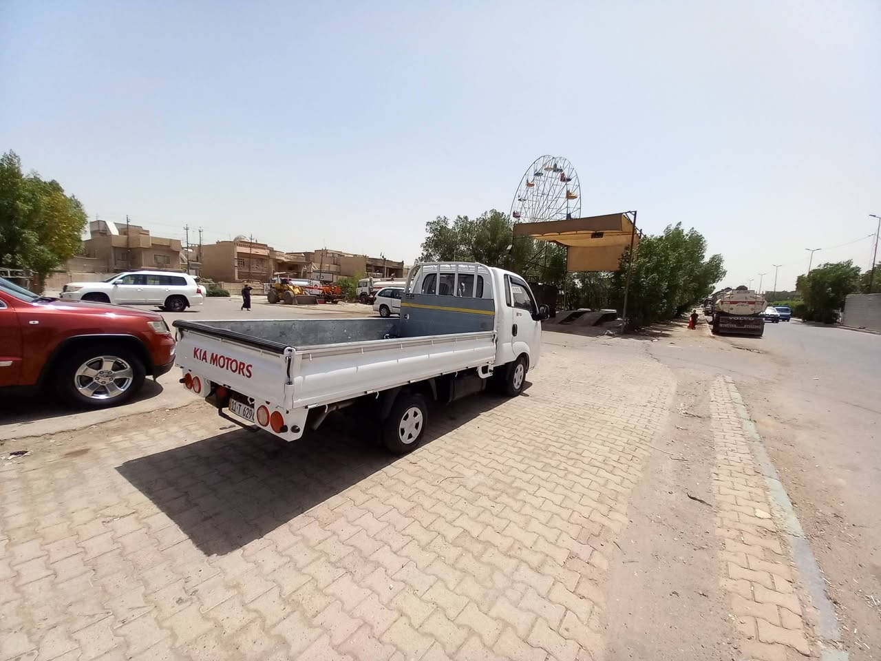 السلام عليكم سيارة كية حمل موديل 2017 مكفولة كفالة عامة لا ضربة ولا صبغ محرك 2700 رقم بغداد  مكان مدينة الصدر  رقم تلفن ***********
