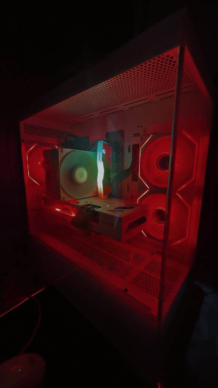 السلام عليكم شباب تجميعه للبيع
RX 7700XT
R5 5600x 
RAM 32GB 3600MHZ 
M.B B450 
M.2 1T
Power 650w
وشاشتين شاشة ASUS 27 240hz 
والثانيه سامسونك 27 144hz 
واثنينهن DISPLAY PORT 
ماوس كيبورد سماعه كت كامل ريد دراكون و يوبي اس 1500 اوفلاين و ماوس باد RGB
السعر 1750 و بيها مجال
مكانها بغداد السيديه 
***********
