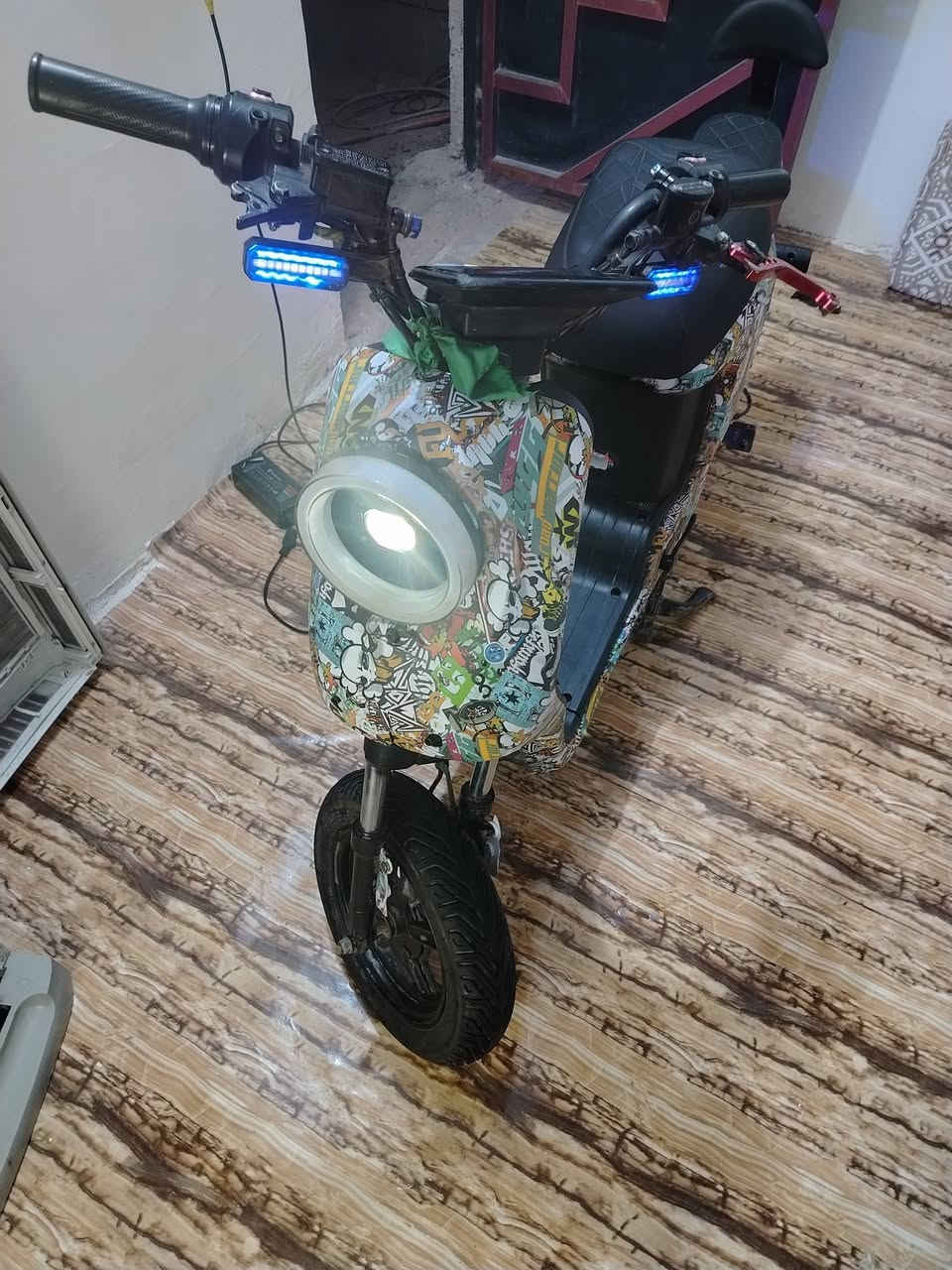 السلام عليكم درجه شحن لبيع r9 موديل 2025 دراجه كامله ما عوزها شي بطاريات  زينات كلشي ما بيها السعر مناسب جدا  مكان الدرجه البصره مراسله فقط وتساب ***********
