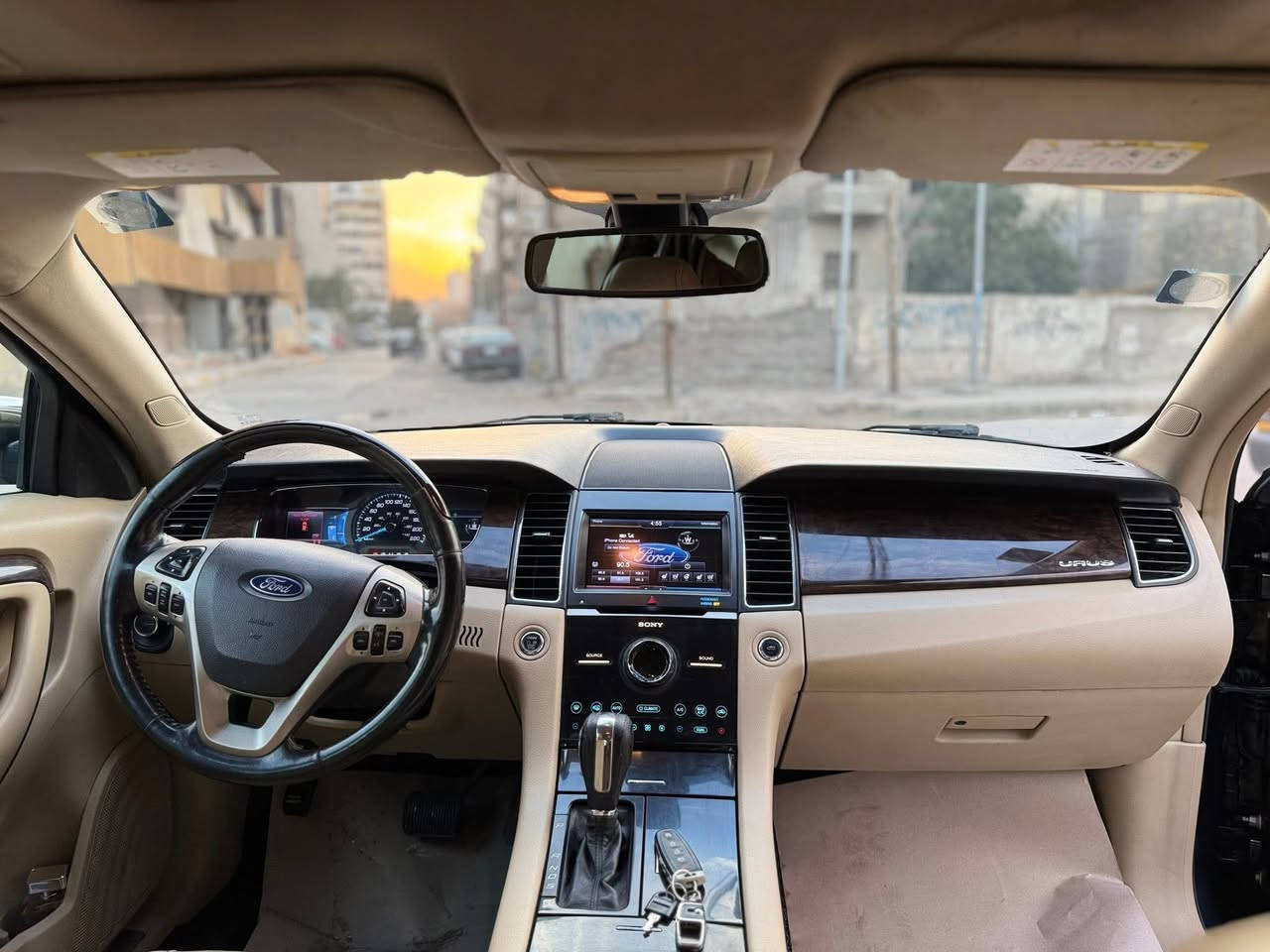 السعر 128 ورقة

فورد تورس 2013 خليجي لمتد اعلى مواصفات بدون صبغ بيه تعديل بارد بالجاملغ الأمامي

وبيه طخه بعدني ما مصلحه بالجاملغ الخلفي جهة 

السائق 

مكينه بيه ضمان سنتين من شركة ياسا 

كير مبدله  هايدروليك هم داخل الشركة

نقص صدر فقط الباقي غير هذا ما بيه مصرف السياره 

***********

***********
