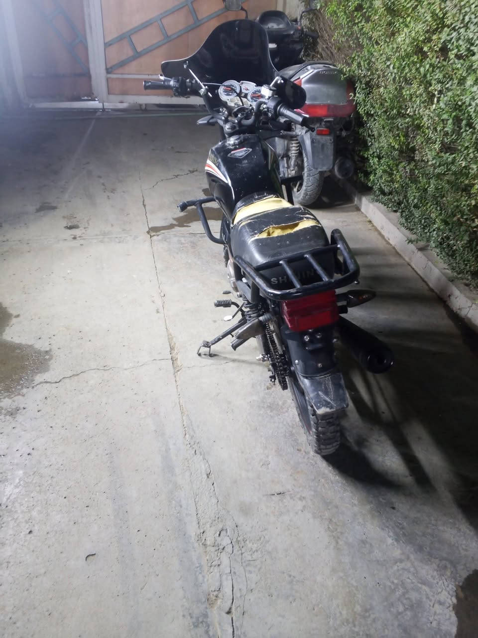 سلام عليكم
دراجة البيع شاينك 5كير 
دراجة نضيفه ما متعوبه متروكه 
مديل 2023 
كهربائيات كله شغاله 
سعر 750الف وبيه مجال 
مكاني بغداد المشتل شارع المجلس البلدي 
رقم الهاتف ***********
