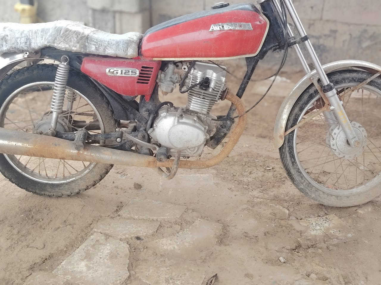 دراجه نضيفه اربعه گير گدامك بالصوره لن متروكه شغاله دبلات جدد معايزه اي شي انطي سعر اورد عليك او اتصال ***********.  المكان (ناحية نفر)
