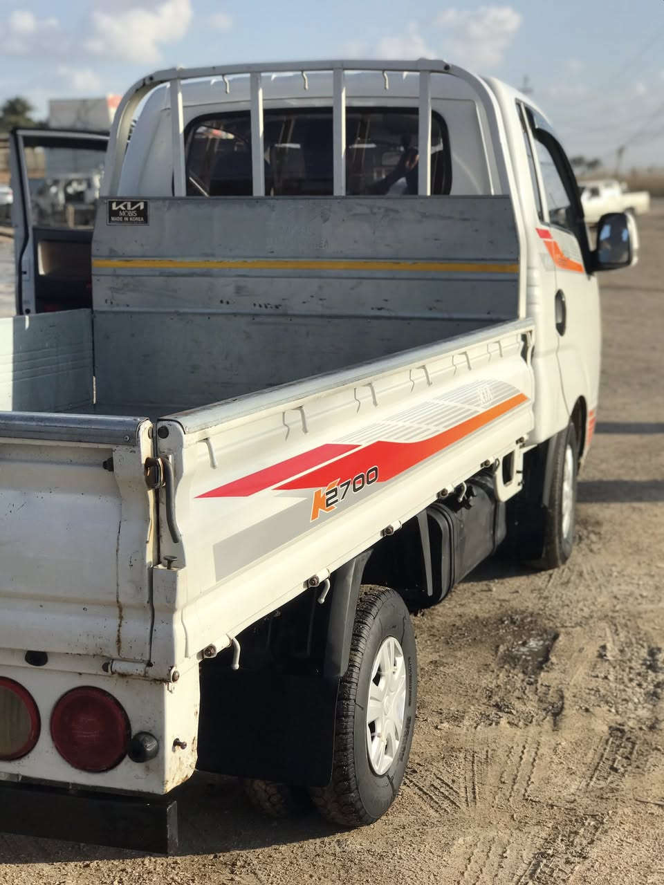 سلام عليكم 
 كيا حمل للبيع بغداد تحويل مباشر مكفوله كفاله عامه سيا
ره جاهزه ما تخلي عليهي الف  كهربائيات حداده دوشمه سياره جديده 
السعر 118 وبيهي مجال للطيبين   للستفسار 

رقم صاحب السياره ***********
