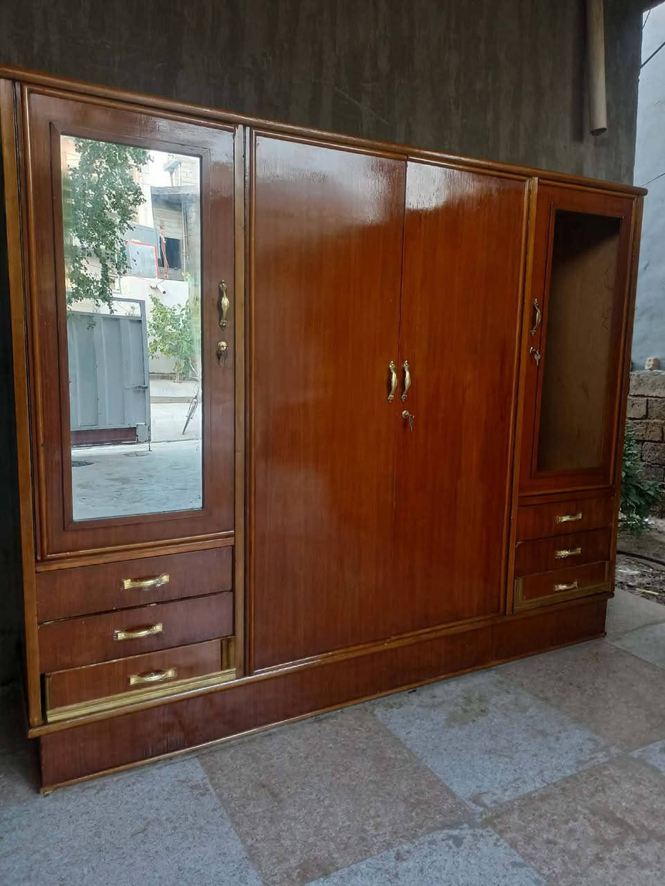 لعنده غراض اشتري...كنتور 4 ابواب صاج حطاطه مستخدم نظيف.. مصبوغ كامل... السعر ب 185...شراي يتصل /وات ساب.. ***********...يوجد خدمة توصيل..
