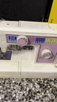 مكينة خياطة للبيع المكان الغزالية شارع المركز *********** وتساب  توصيل موجود
