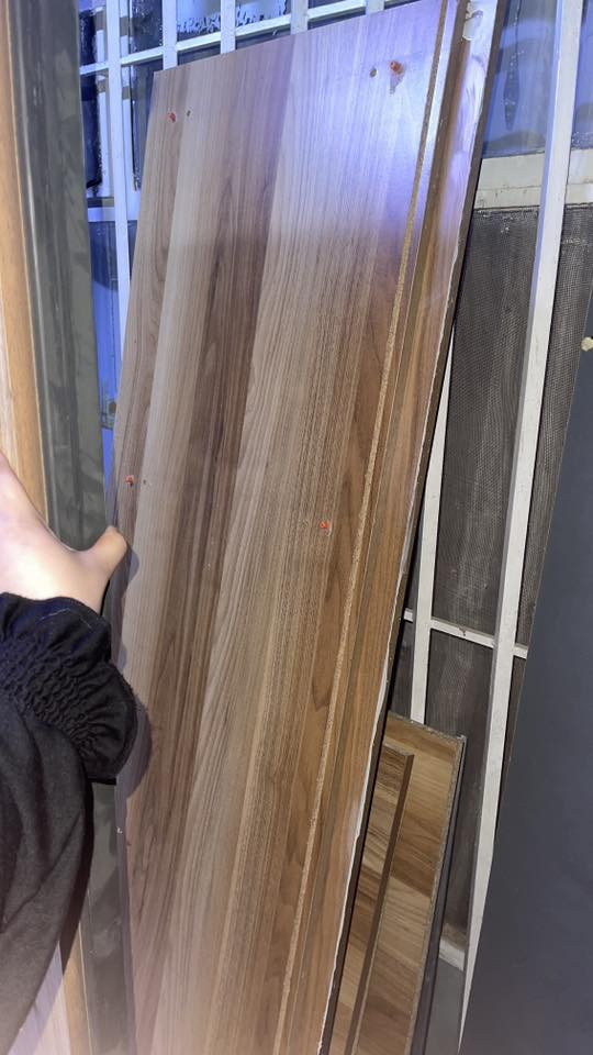 كنتور سلايدات بابين تكون كلها مرايا   وجربايه نفرين بيهن اضرار  ممكن تتصلح وممكن تستفادون من اخشابها تواصلوا خاص او على الرقم ***********
