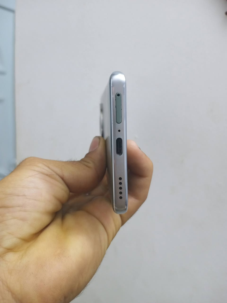 متاح جهاز هونر X9b 5G ذاكره 256 رام 12 نضيف 
اي عيب ما بي فقط سماعة خارجية ما يشتغل 
للبيع السعر 180 الف وبيها مجال مكاني كركوك 
*********** تواصل واتساب
