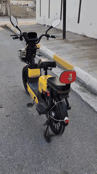 السلام عليكم
دراجه شحن
حجم 20 
شركه الريان 
بطاريات 5 بالشرط 
لايت بگ لايت
اشاير هورن 
2 سويج 1 بصمه 
بلوتوث شغال 
كله شغال بالشرط 
شاحنه بلاديه نضيفه 
سعر 300 
رقم ***********
