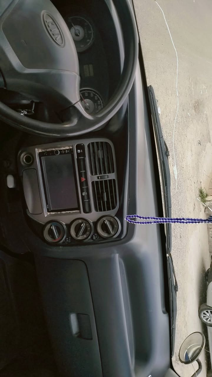 سلام عليكم 
كيا موديل 2005 رقم صلاح الدين 
كير محرك مكفول تبريد ثلج 
محرك 2700 مكان ديالى دلي عباس 
السعر 75 وبيها مجال 
***********
