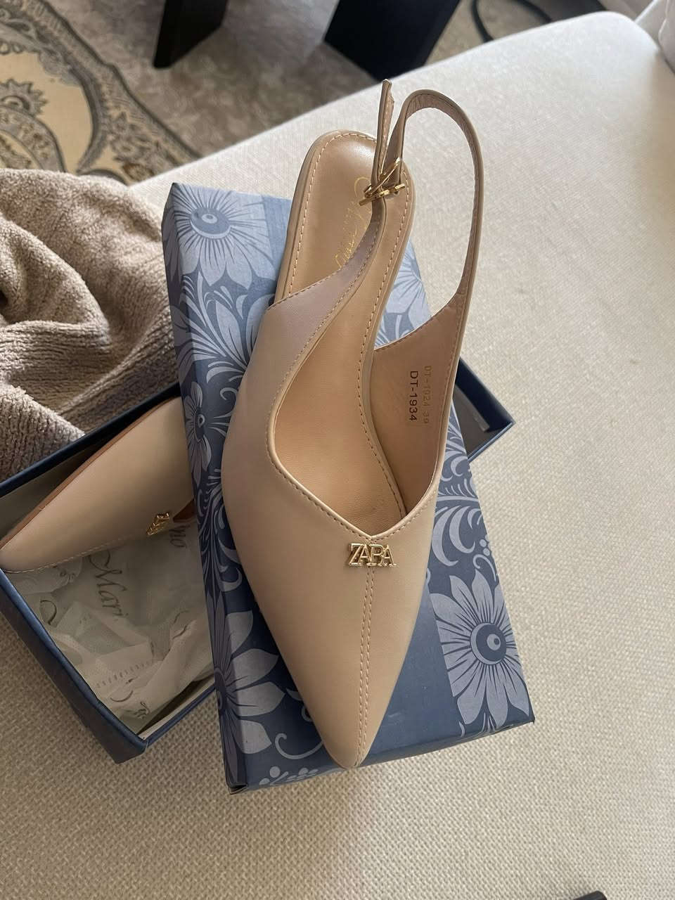 الحذاء قياس 39 سعر 20
القميص سعر 10


**إذا كنت صاحب هذا الإعلان وتريد حذفه لأي سبب، رجاءا أرسل رسالة إلى الدعم الفني**