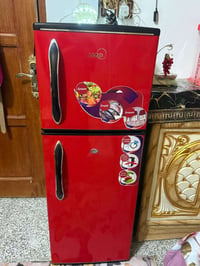 ثلاجه نضيفه شخط ما بيه من داخل نضيف جديده وشغاله سعره 200 العنوان الشا...