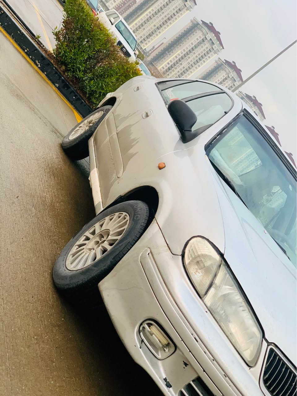 سڵاوی خوای  گەورە لە هەمولایەک
سەنی تۆماتیک  بڕاوە بڕاوە
مۆدێل ٢٠٠٣
چوار تایەی تازە
قوفڵ مەرکەزیو کۆنترۆڵ
پێشی تازە داگیراوە
تەبرید ساردو گەرم
کارەبای هەموو گیانی ئیشەکات
گێڕو مەکینە بە شەرت
ئاڵو گۆر ناکەم بەس فرۆشتن
٣٧گەڵس قفڵی
لە سلێمانیم
***********
*********** السليمانية, العراق
