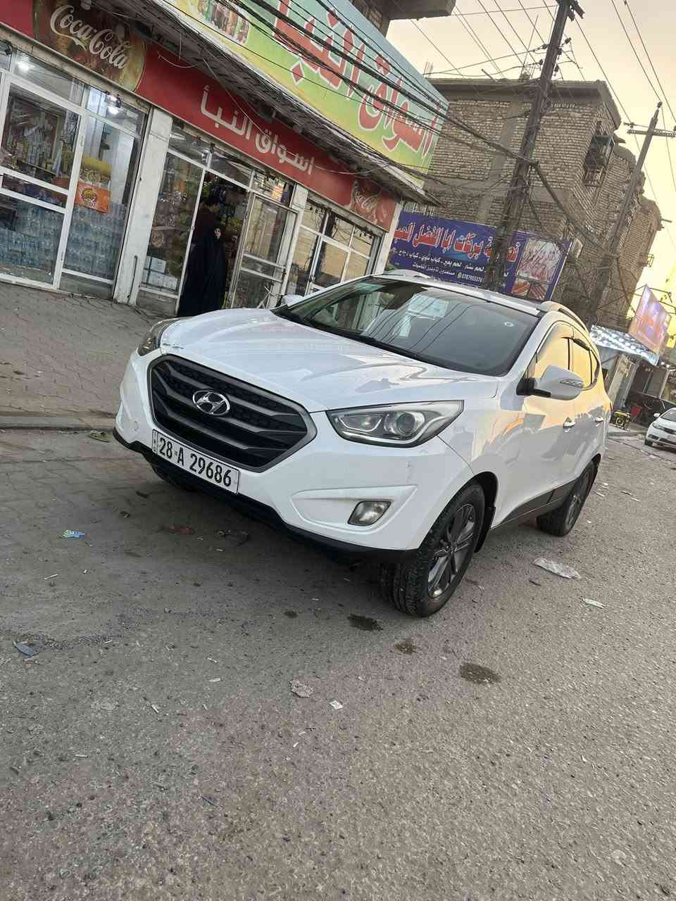 السلام عليكم ورحمة الله وبركاته سياره توكسان 2015سياره جديده بيهة باب وربع صبغ رقم نكليزي صارله شهرين من داورتهة بسمي مكاني نجف سياره خليجي جديده ***********
