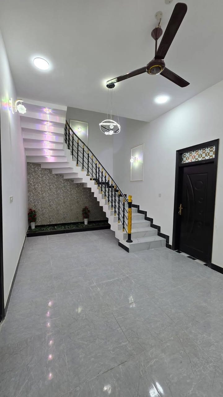 #اسعد_الله_أوقاتكم_بكل_خير ***********
دار سكن للبيع ⛪️ بسعر بلاش 
 

#مساحة البيت ٢٠٠ متر  بناء حديث بعده بل جيس

#يحتوي البيت على غرفتين نوم 
و ديوان 
و صاله 
و مطبخ 
و صحيات داخلي و خارجي 
بيت كلش مرتب 
كراج
حديقه

كافه الخدمات متوفره 

#جنس_العقار :: طابو صرف زراعي بأسم عراقي سند ٢٥ 

البيت علا شارع  10 متر تبليط 🛣️

#العنوان البصره محولة الزهير مقابيل البهادريه

سعر  بيت 116 مليون  و بي مجال 
#للاستفسار الاتصال على الهاتف 📞📳
📳((***********
