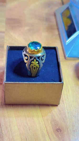 حجر التوباز الاخضر النادر مع صياغه يدويه السعر 120 الف للحجز واتساب *********** بغداد
