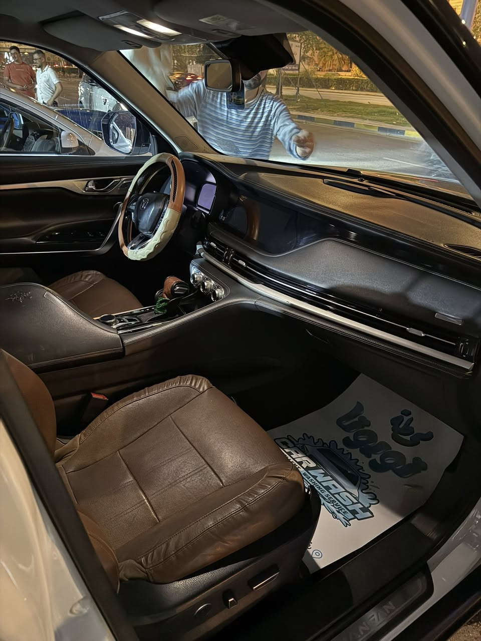 السلام عليكم شانجان cs95معروفه مواصفاتها صدر جديد تايرات جدد السياره جديده بيها قطعتين صبغ بس موكاملات وبل فحص بينت اكو قطعتين مفتوحات بس هنه مامفتوحان السياره بيها كازكيت مبدل بل شركه حته بل فحص ميبين بس للامانه 
***********
السعر 173
