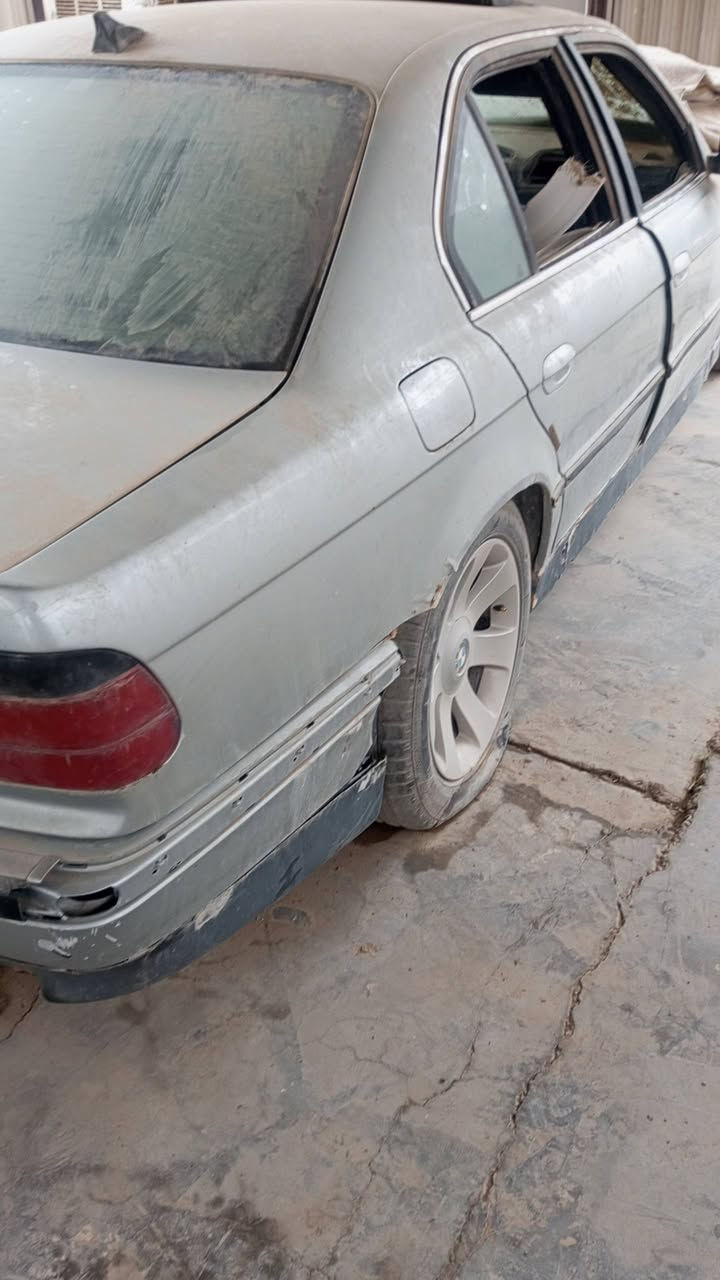 سلام عليكم ورحمه الله وبركاته
خفاش موديل 95 سيارة متروكه أبيع هذا الموجود 
رقم بصرة وكاله عامه عندي 
ابيع كوم حديد اتكلف فقط التحويل 
*********** أتصل أو واتساب 
السعر خاص اتصل أو تراسلني واتساب 
تحياتي للجميع مكان السيارة الكوت
