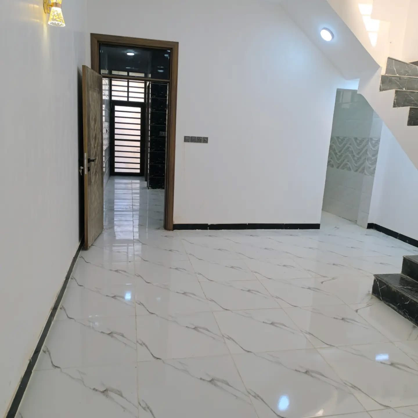 📍 الموقع: النجف – حي ميسان، شارع الزوار
خلف سكلة الكرعاوي

مناسب جدآ فقط 46 مليون وقابل للتفاوض
بيع مستعجل 
📏 المساحة: 100متر للبيع 
🏗️ البناء: طابوق  جمهوري درجه اولئ 
🏠 الأساس والسقف: صب كونكريت مركزي 

مواصفات البيت:
✅ غرفتين نوم 🛏️
✅ أستقبال 
✅ صالة 🛋️
✅ مطبخ 🍽️
✅ صحيات 🚿

الخدمات المتوفرة:
🔹 ماء 💧
🔹 كهرباء ⚡
🔹 شوارع مبلطة 14 متر  🚗
🔹 مدارس قريبة 🏫
🔹أنترنيت ضوئي 
🔹 خط مولده 

📜 طابو زراعي (إقرار محكمة)

📞 للتواصل: ***********
